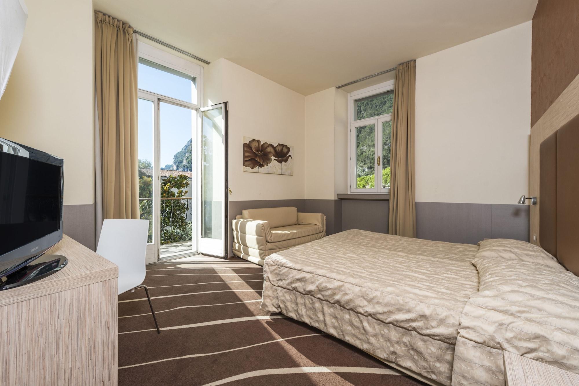 Grand Hotel Riva Bagian luar foto