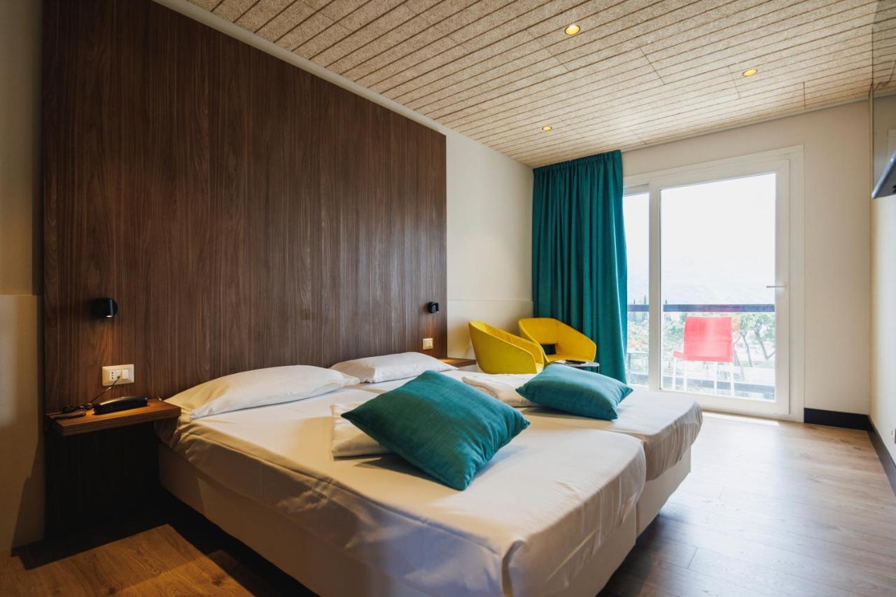 Grand Hotel Riva Bagian luar foto
