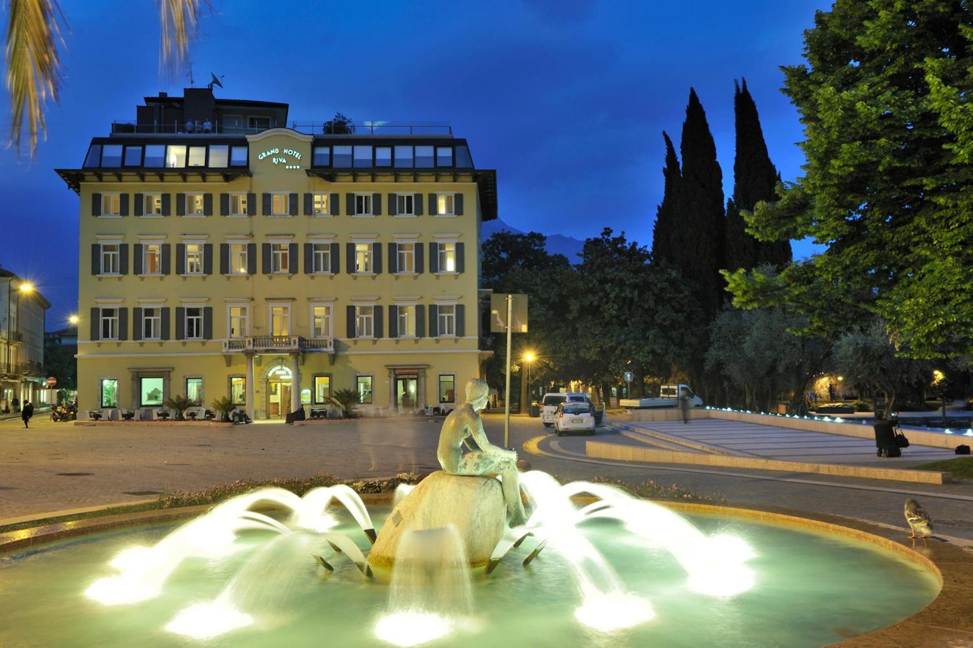 Grand Hotel Riva Bagian luar foto