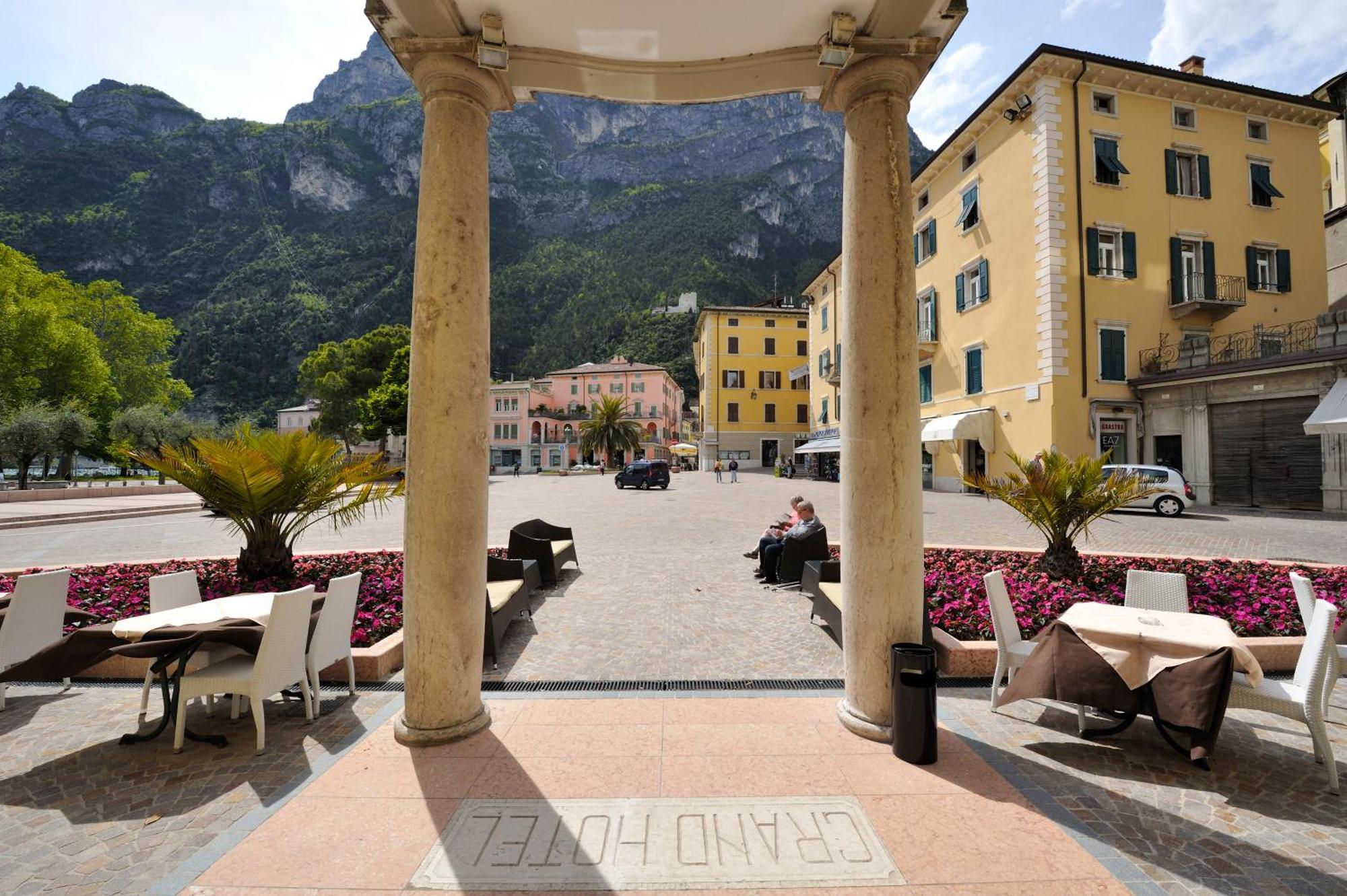 Grand Hotel Riva Bagian luar foto