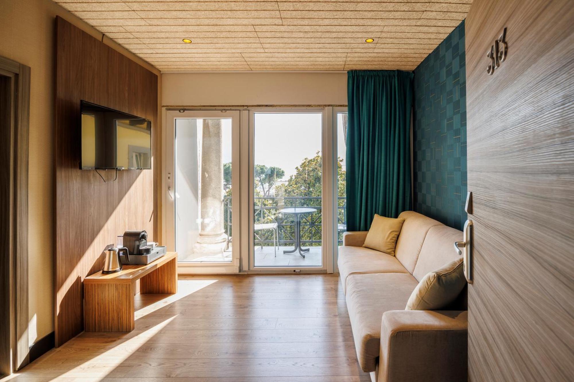 Grand Hotel Riva Bagian luar foto
