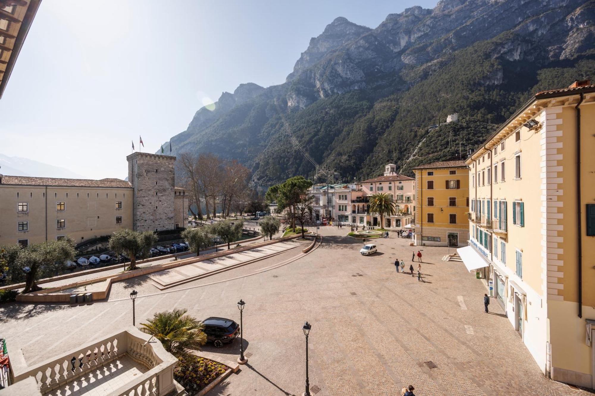 Grand Hotel Riva Bagian luar foto