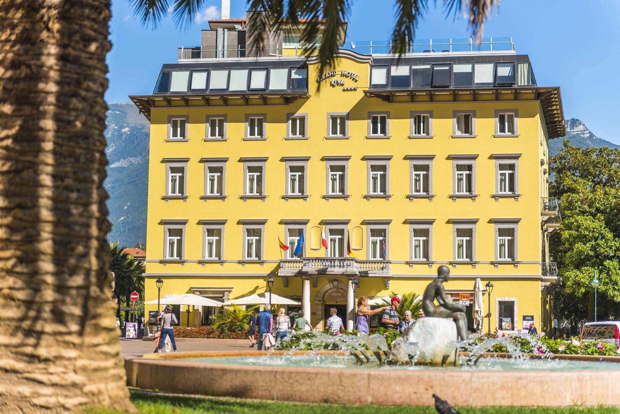 Grand Hotel Riva Bagian luar foto