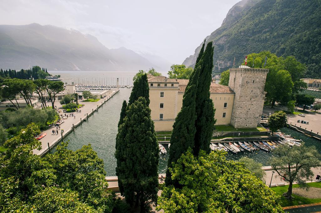 Grand Hotel Riva Bagian luar foto